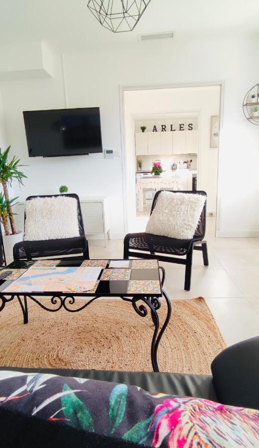 Le Jardin Arlesien - Parking Apartment Exterior photo